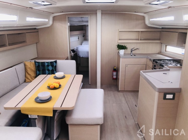 Oceanis 40.1 - Yacht Charter Sailica