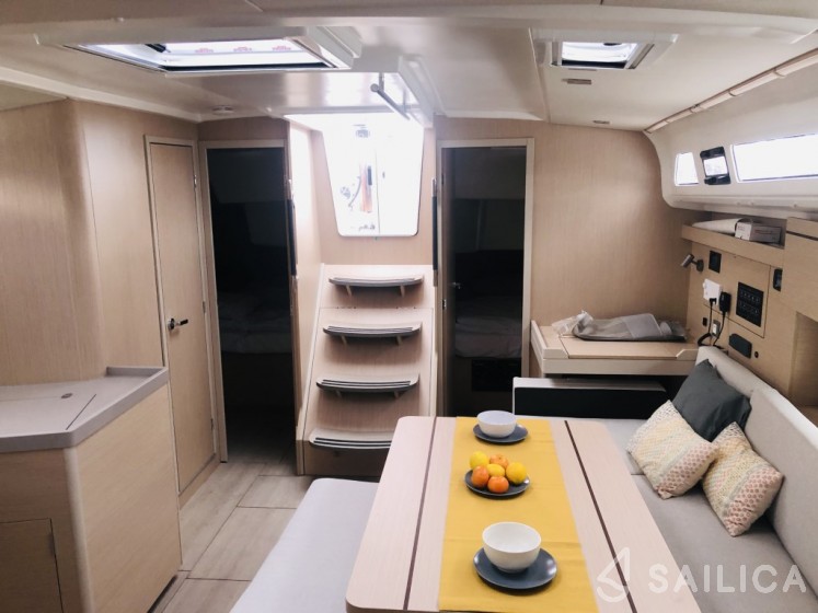 Oceanis 40.1 - Yacht Charter Sailica