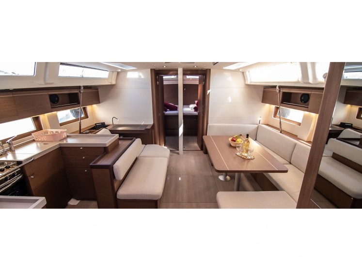 Oceanis 51.1 - Yacht Charter Sailica