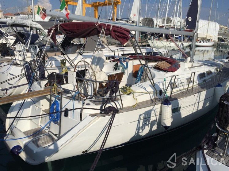 Oceanis 423 - Yacht Charter Sailica