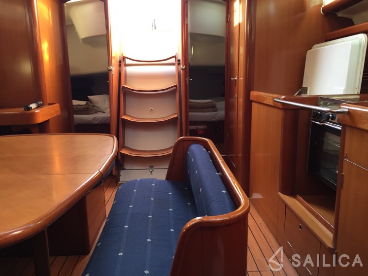 Oceanis 423 - Yacht Charter Sailica
