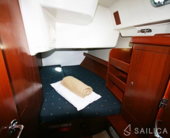 Oceanis 423 - Yacht Charter Sailica