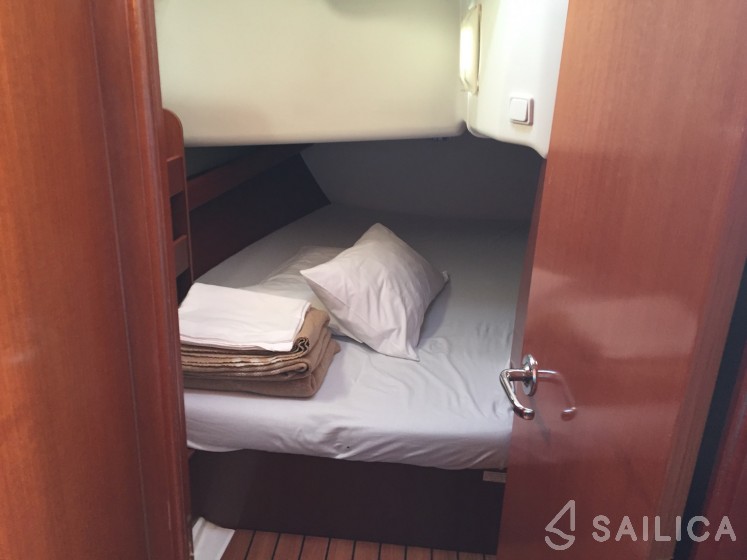 Oceanis 423 - Yacht Charter Sailica