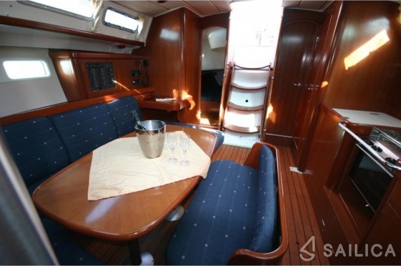 Oceanis 423 - Yacht Charter Sailica