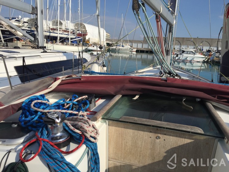 Oceanis 423 - Yacht Charter Sailica