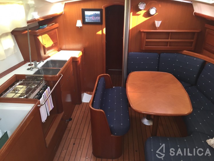 Oceanis 423 - Yacht Charter Sailica