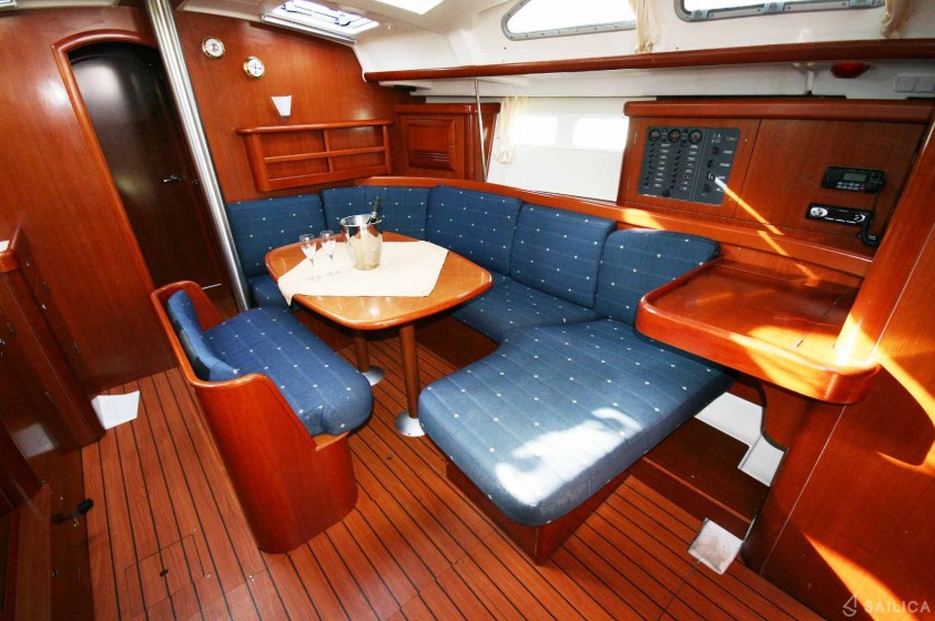 Oceanis 423 - Yacht Charter Sailica