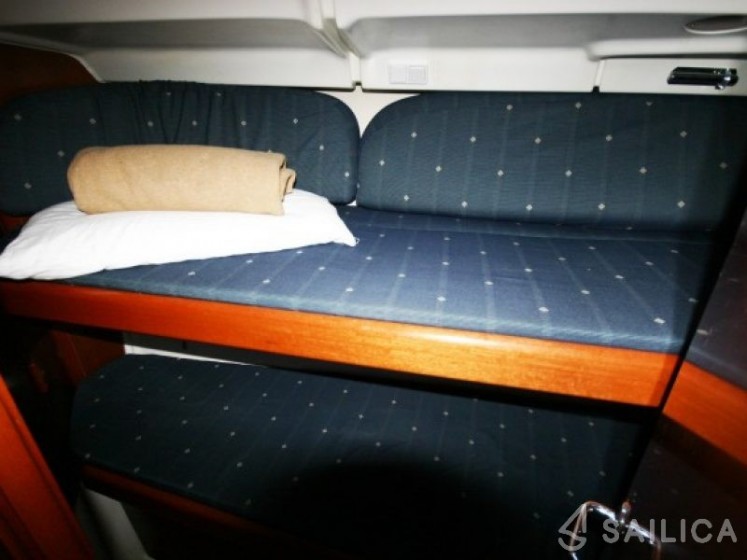 Oceanis 423 - Yacht Charter Sailica