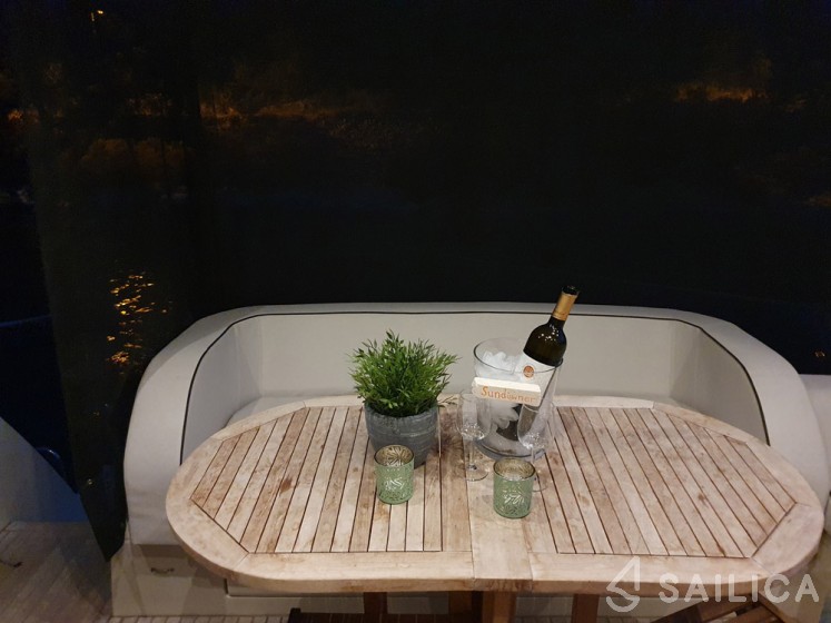 Monte Carlo 5 - Yacht Charter Sailica