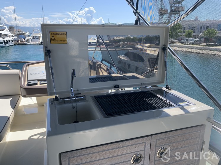 Monte Carlo 5 - Yacht Charter Sailica