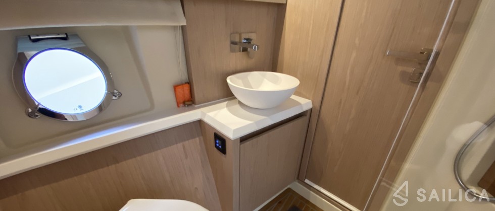 Monte Carlo 5 - Yacht Charter Sailica