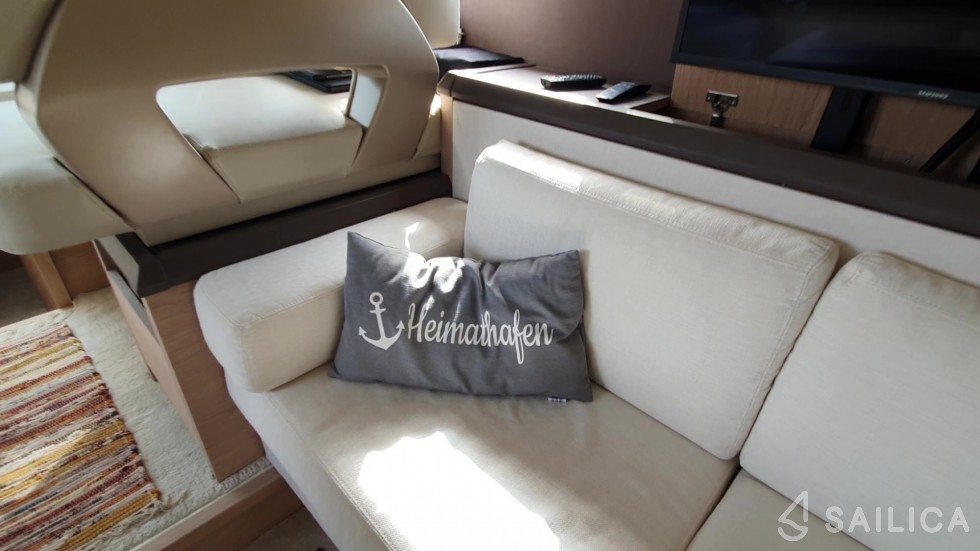 Monte Carlo 5 - Yacht Charter Sailica