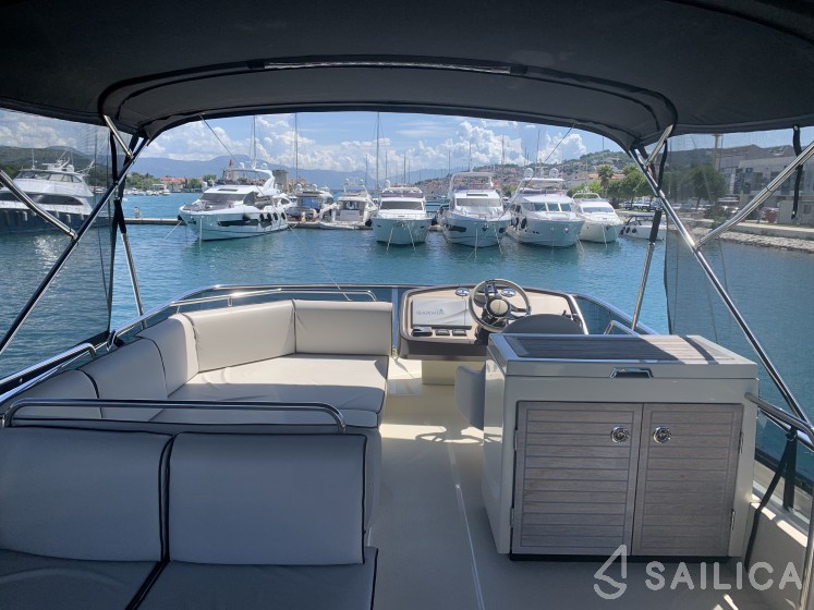 Monte Carlo 5 - Yacht Charter Sailica