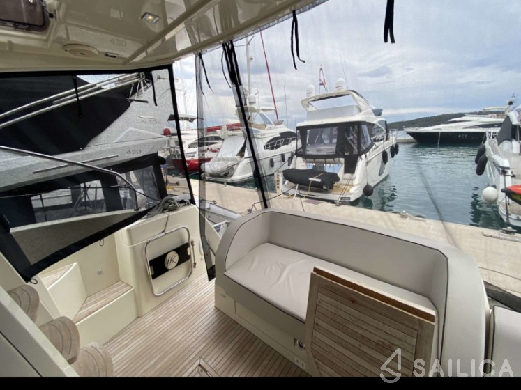 Monte Carlo 5 - Yacht Charter Sailica