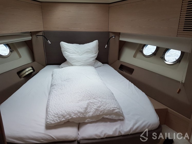 Monte Carlo 5 - Yacht Charter Sailica