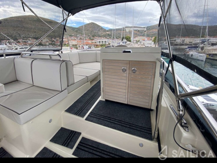 Monte Carlo 5 - Yacht Charter Sailica