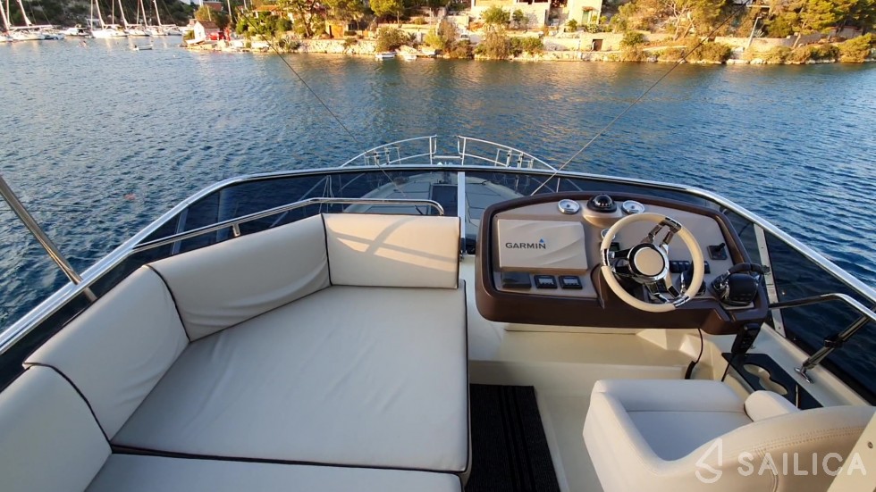 Monte Carlo 5 - Yacht Charter Sailica