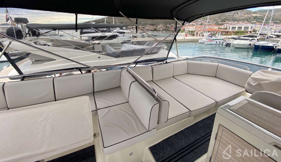 Monte Carlo 5 - Yacht Charter Sailica