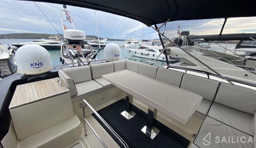 Monte Carlo 5 - Yacht Charter Sailica