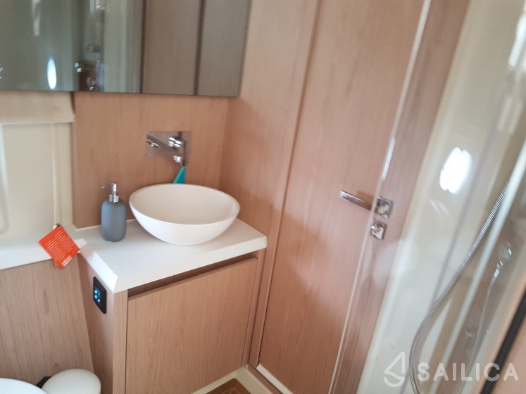 Monte Carlo 5 - Yacht Charter Sailica