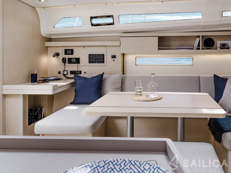 Oceanis 40.1 - Yacht Charter Sailica