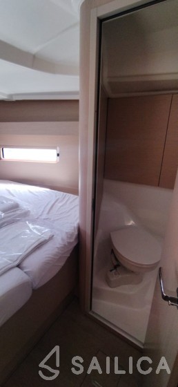 Oceanis 40.1 - Yacht Charter Sailica