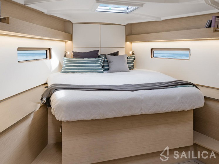 Oceanis 40.1 - Yacht Charter Sailica