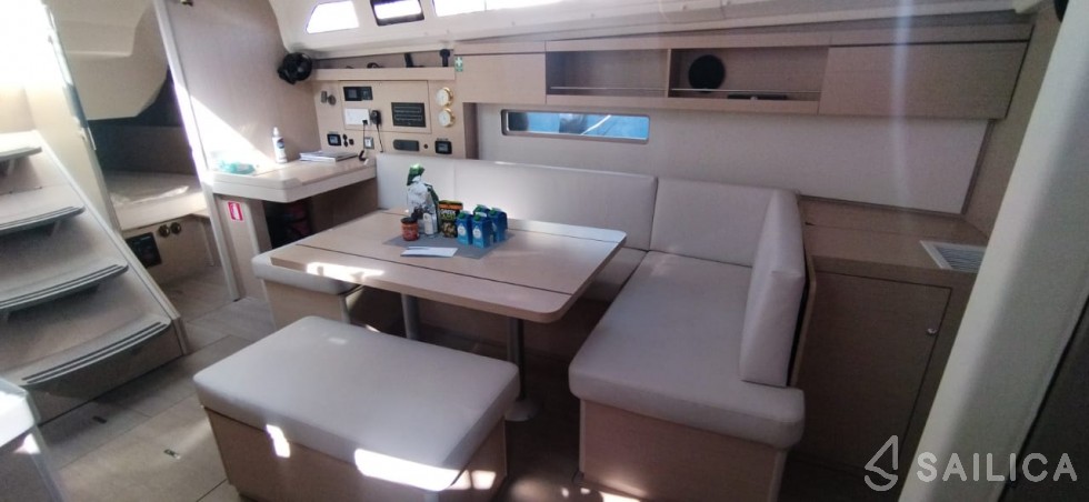 Oceanis 40.1 - Yacht Charter Sailica