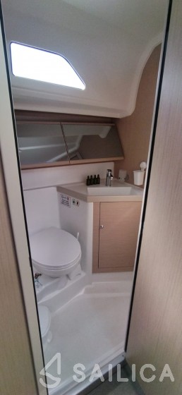 Oceanis 40.1 - Yacht Charter Sailica