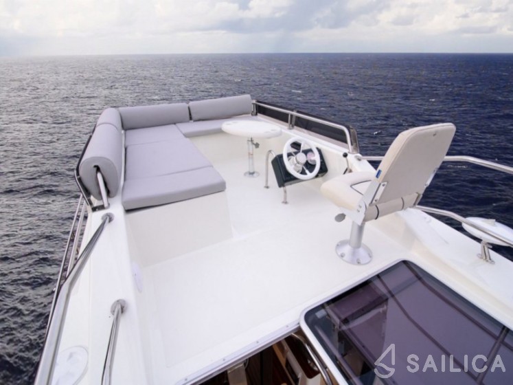 Futura 40 Grand Horizon - Yacht Charter Sailica