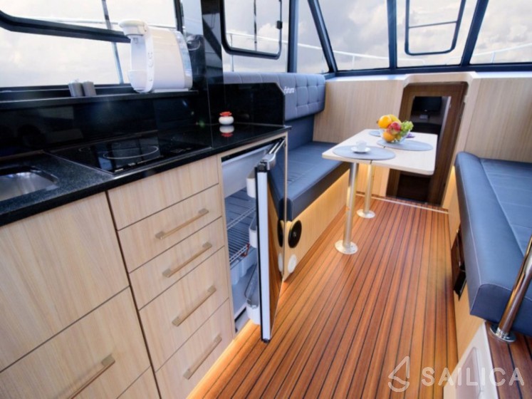 Futura 40 Grand Horizon - Yacht Charter Sailica