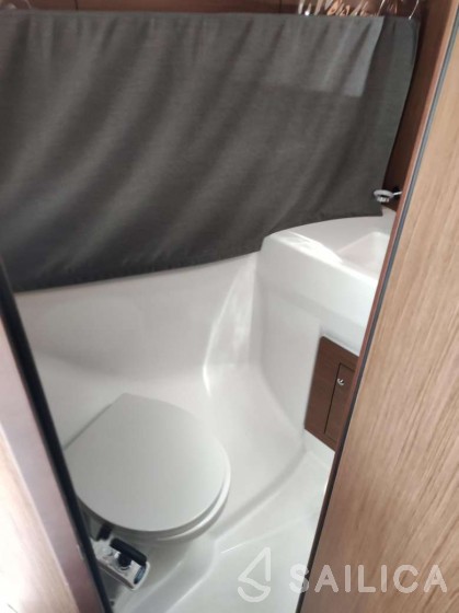 Oceanis 40.1 - Yacht Charter Sailica