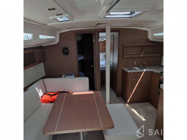 Oceanis 40.1 - Yacht Charter Sailica