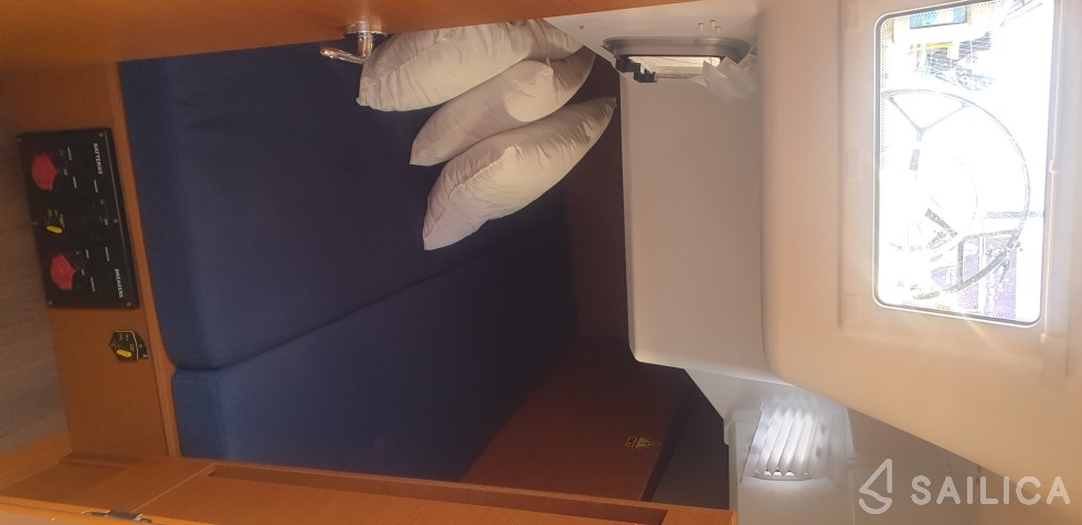 Sun Odyssey 410 - Yacht Charter Sailica