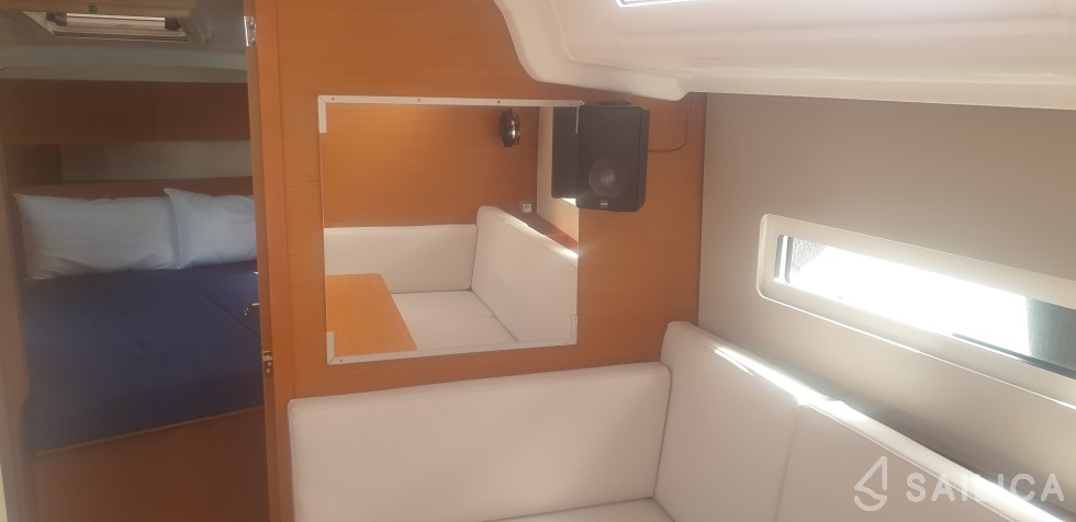 Sun Odyssey 410 - Yacht Charter Sailica