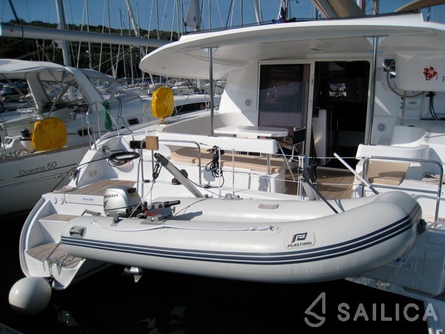 Lipari 41 - Yacht Charter Sailica