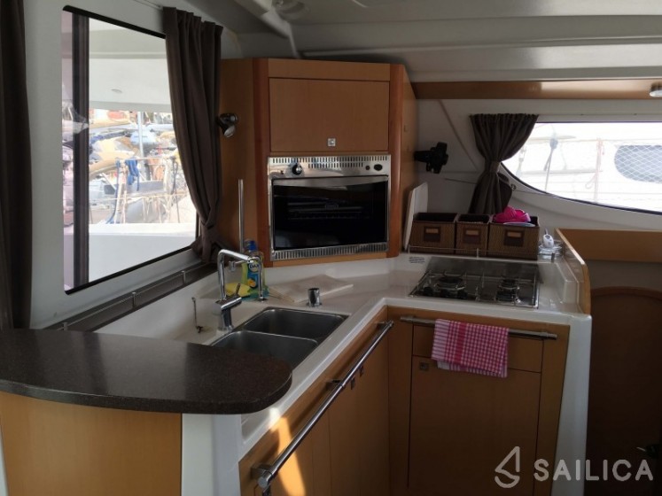 Lipari 41 - Yacht Charter Sailica