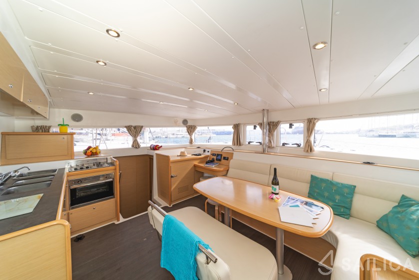 Lagoon 421 - Yacht Charter Sailica