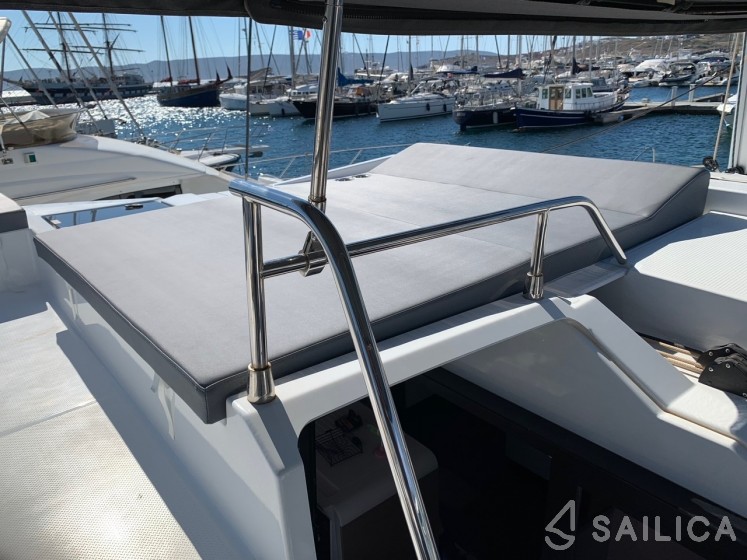 Elba 45 - Yacht Charter Sailica