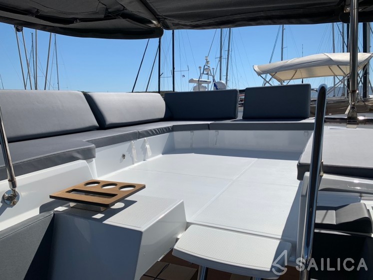 Elba 45 - Yacht Charter Sailica