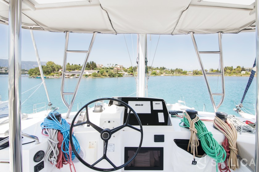 Nautitech 46 Fly - Yacht Charter Sailica