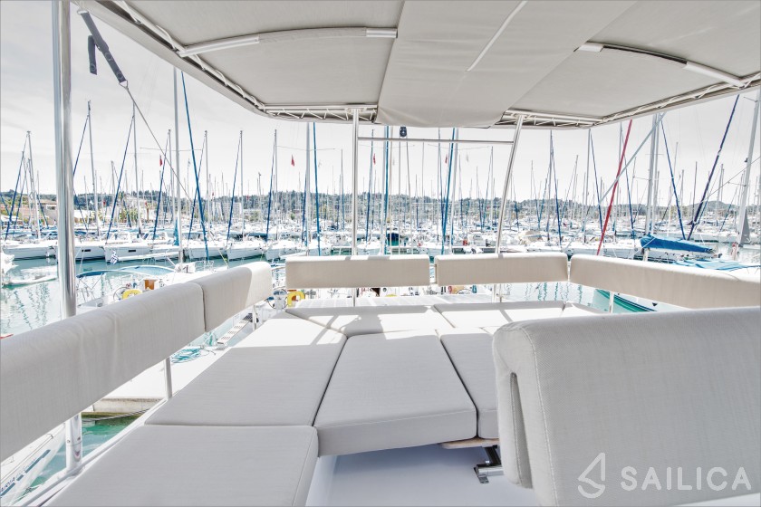 Nautitech 46 Fly - Yacht Charter Sailica