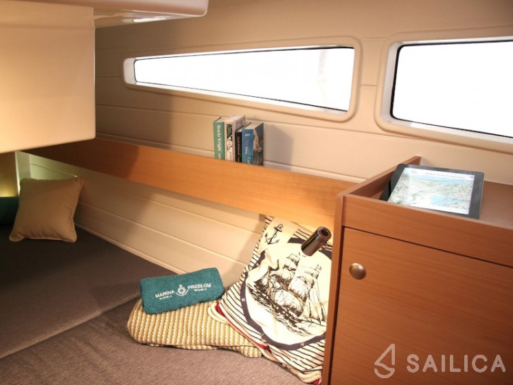 Platinum 989 - Yacht Charter Sailica