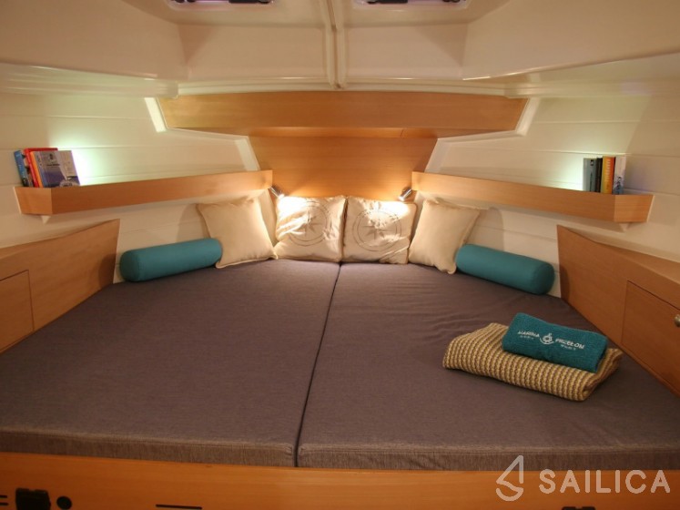 Platinum 989 - Yacht Charter Sailica