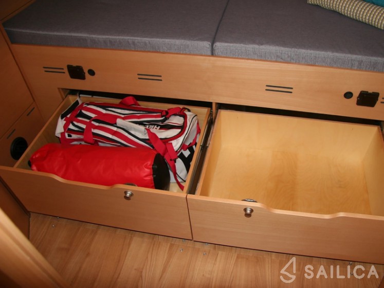 Platinum 989 - Yacht Charter Sailica