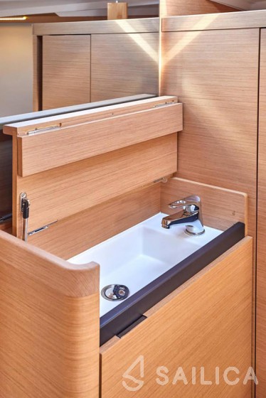 Sun Odyssey 410 - Yacht Charter Sailica