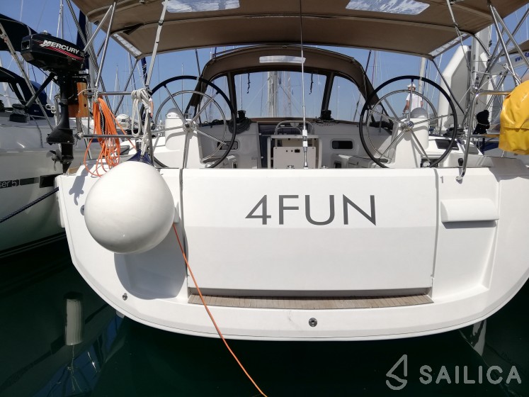 Sun Odyssey 519 - Yacht Charter Sailica