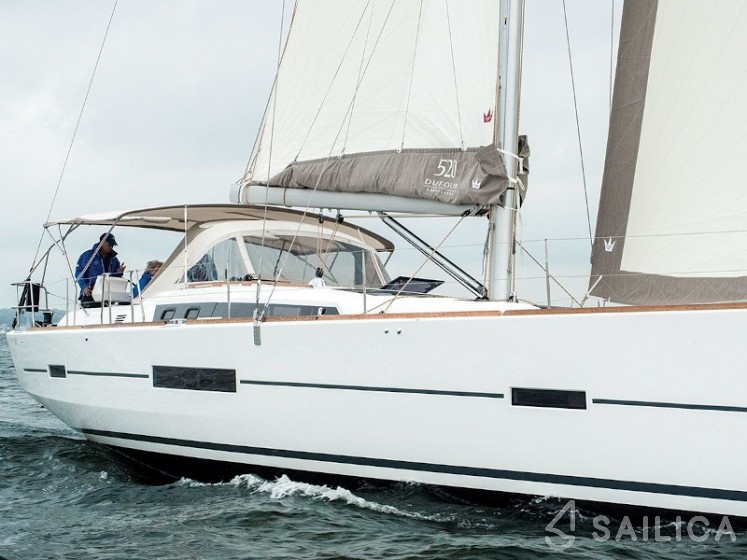 Dufour 520 GL - Yacht Charter Sailica