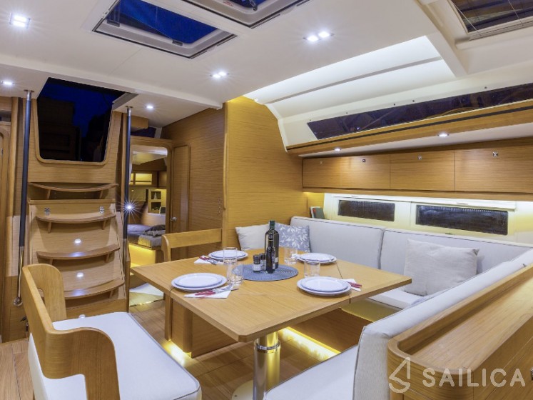 Dufour 520 GL - Yacht Charter Sailica