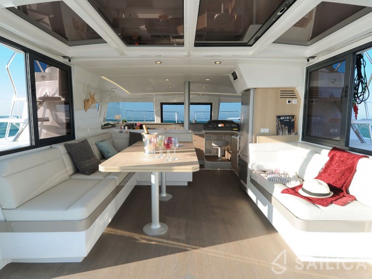 Bali 4.1 - Yacht Charter Sailica